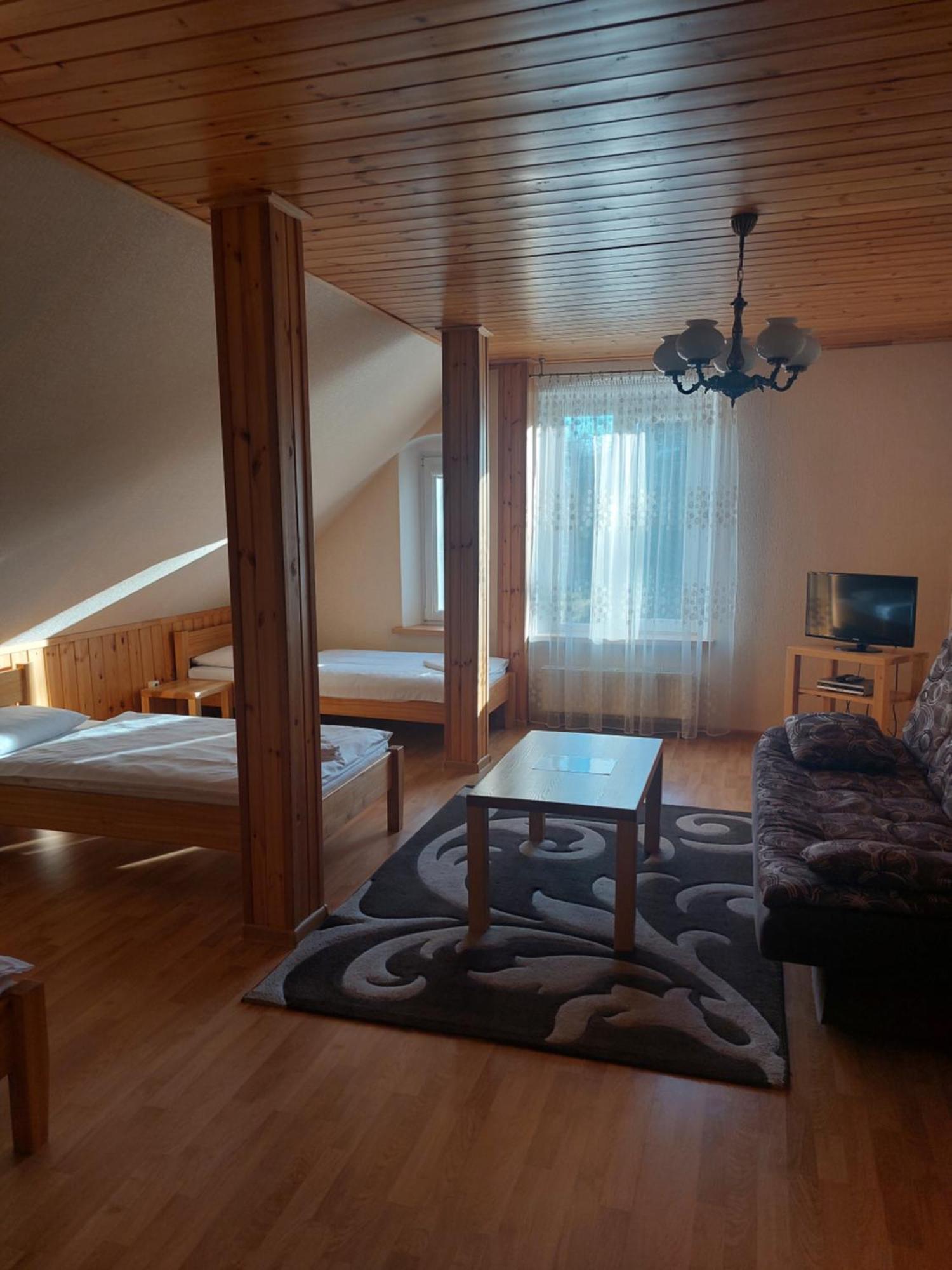 Отель Asmonienes Sveciu Namai "Senoji Mokyklele" Smalininkai Экстерьер фото