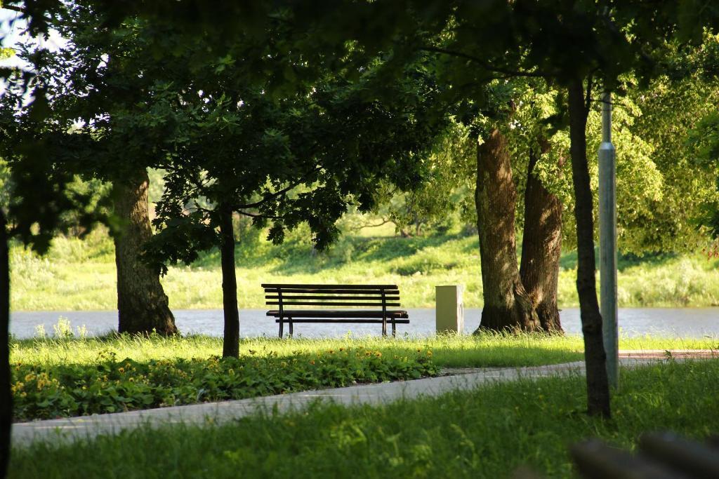 Отель Asmonienes Sveciu Namai "Senoji Mokyklele" Smalininkai Экстерьер фото